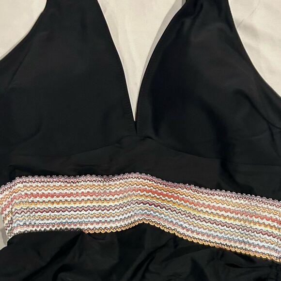 Black one piece bathing suit with removable bra cups - Picture 4 of 5